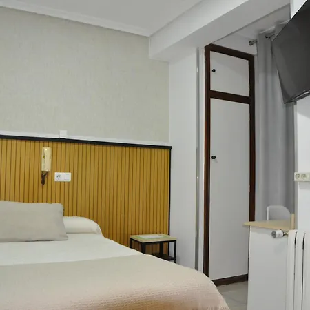 拉蒙与卡哈尔旅馆 *