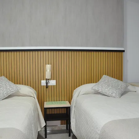 拉蒙与卡哈尔旅馆 *