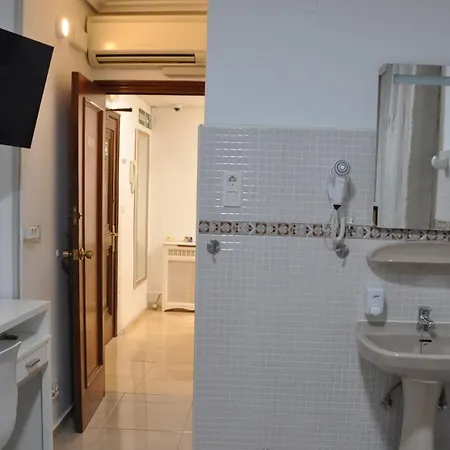 拉蒙与卡哈尔旅馆 招待所 *