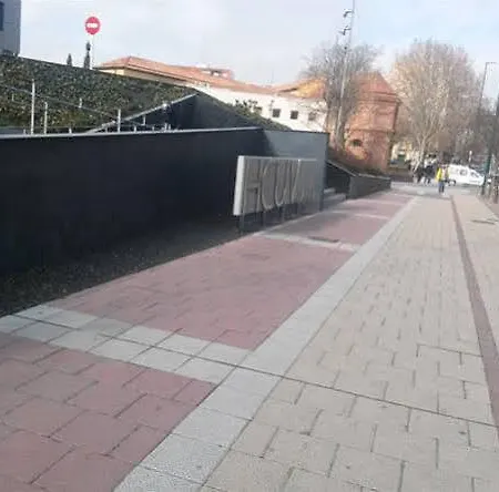 拉蒙与卡哈尔旅馆 招待所 *